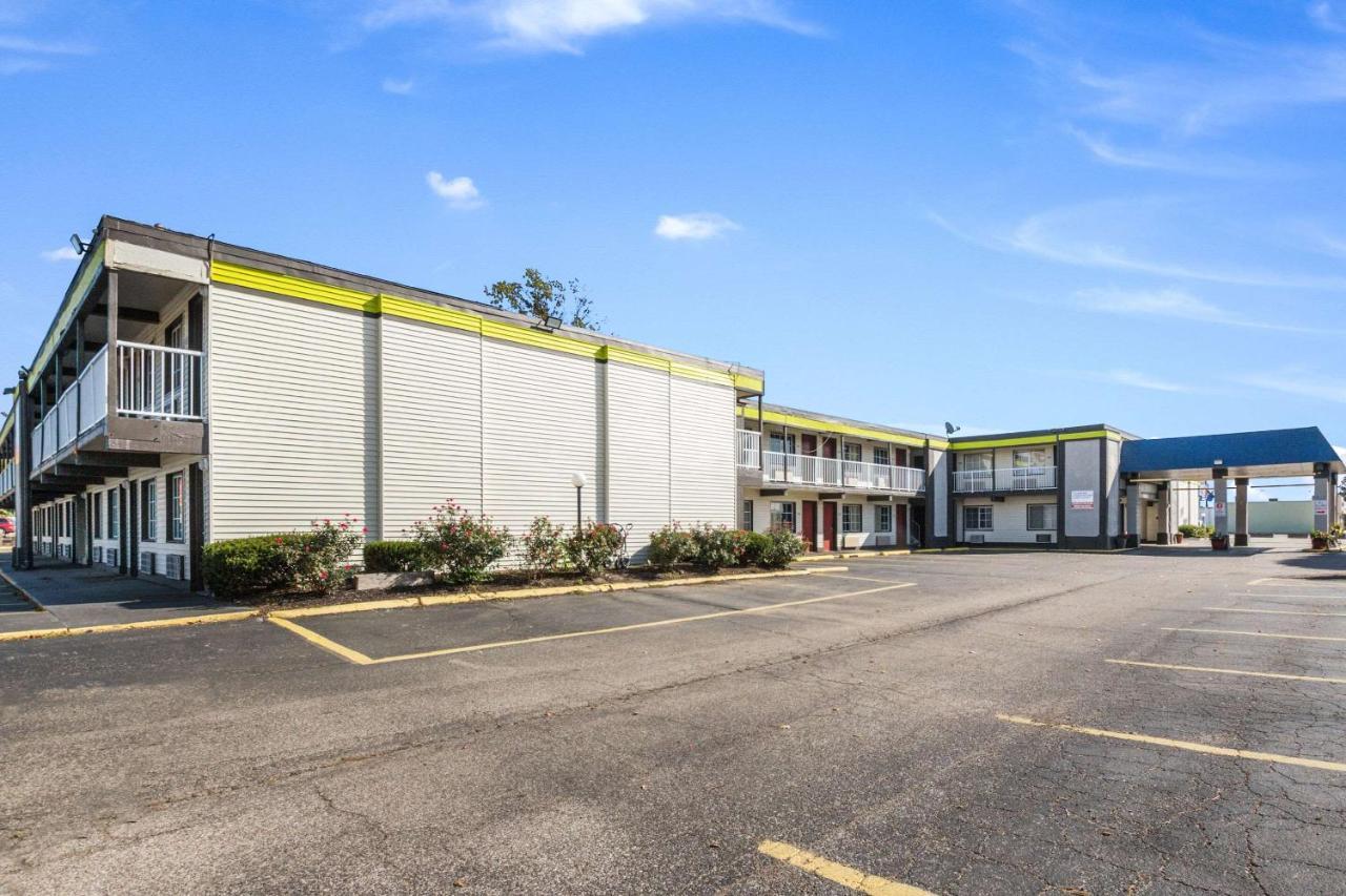 Econo Lodge Inn & Suites Terre Haute Kültér fotó