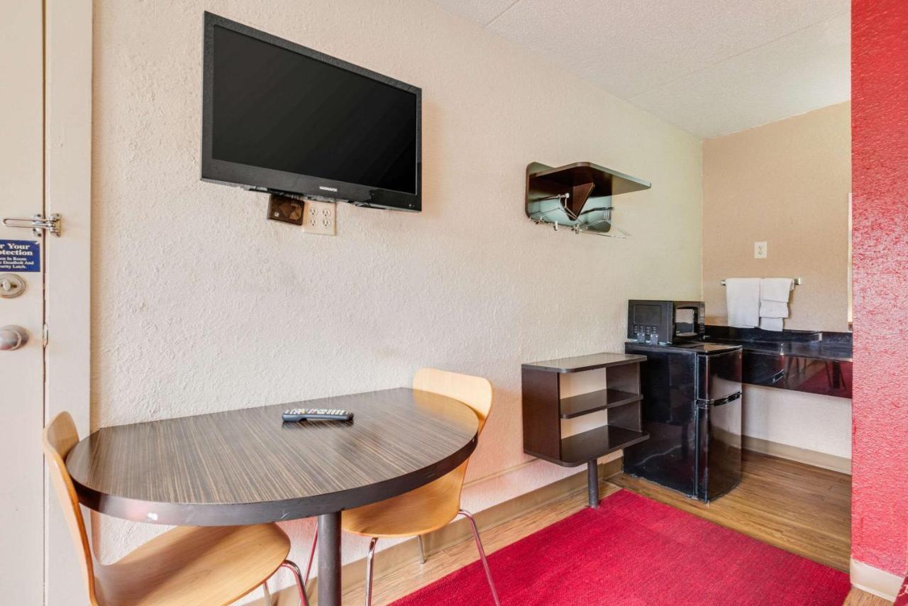 Econo Lodge Inn & Suites Terre Haute Kültér fotó