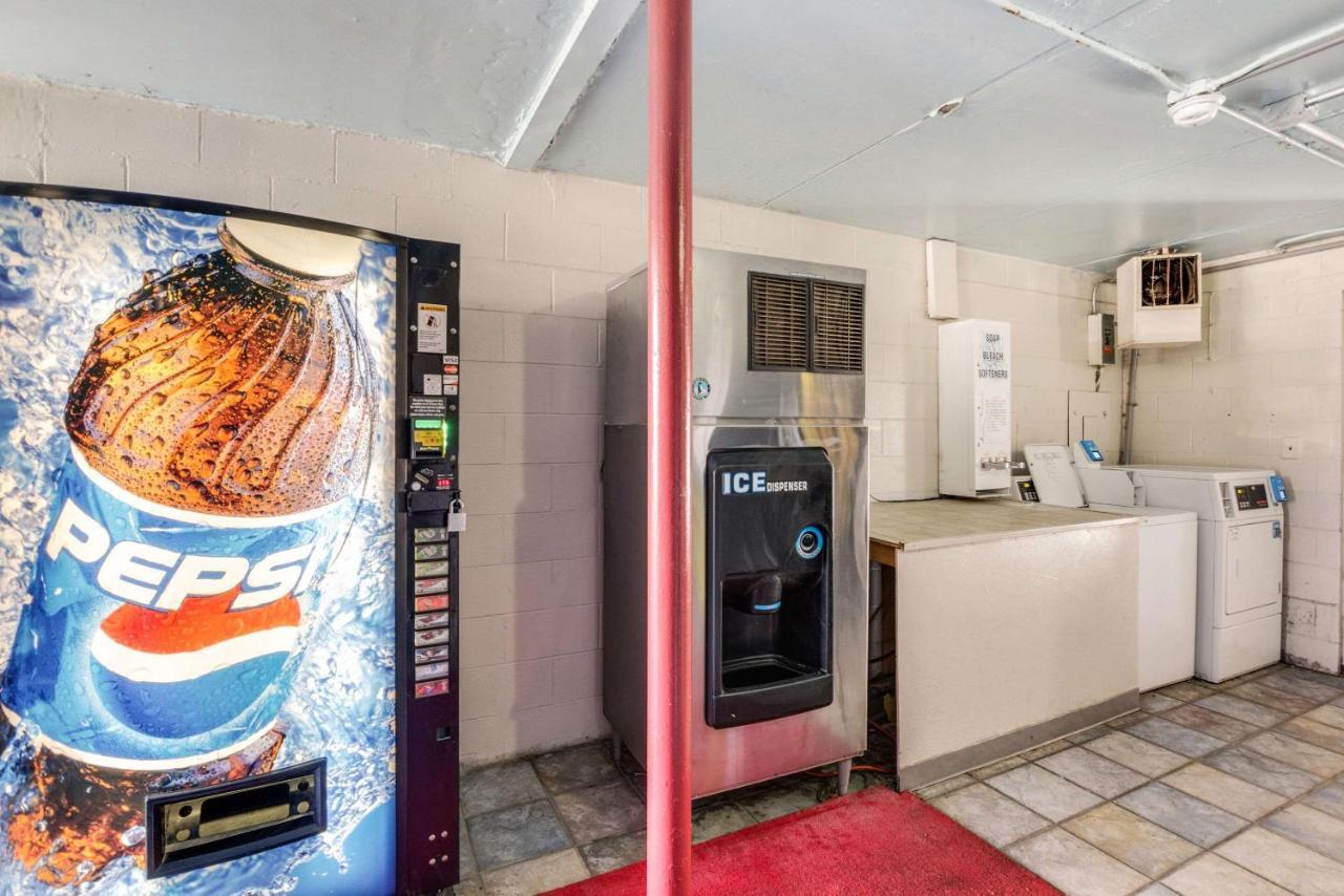 Econo Lodge Inn & Suites Terre Haute Kültér fotó