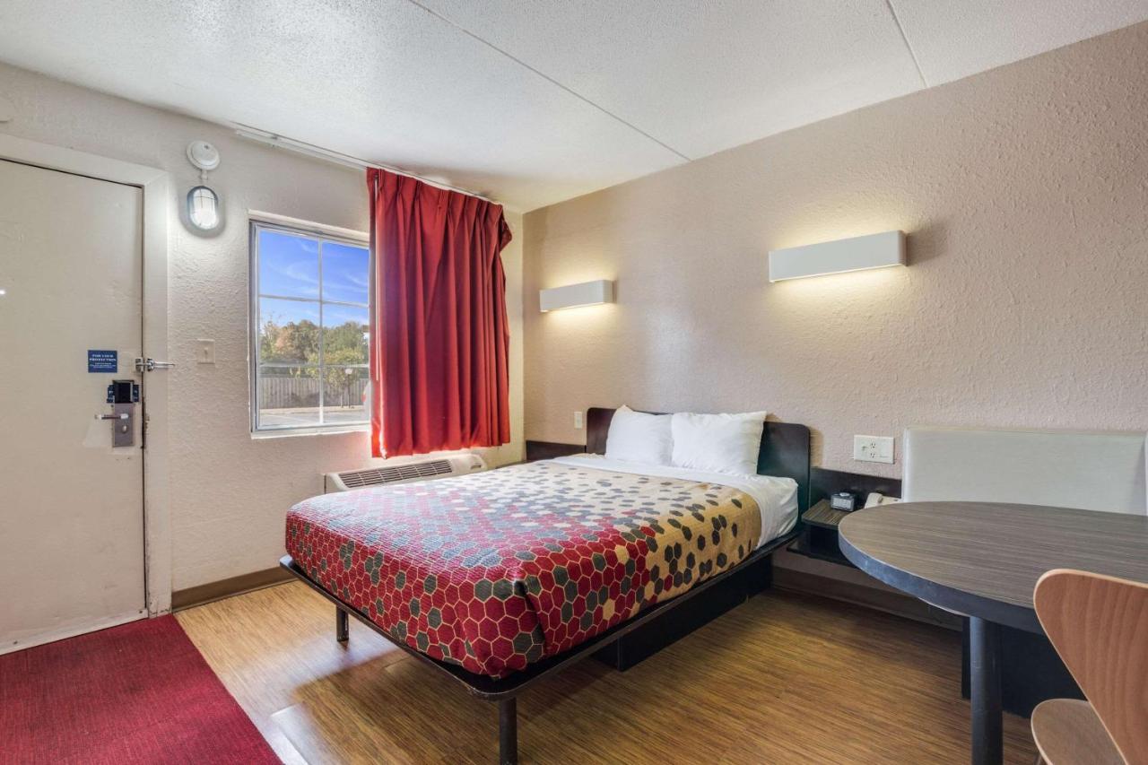 Econo Lodge Inn & Suites Terre Haute Kültér fotó